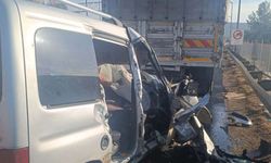 Mersin'de katliam gibi kaza! Kamyona çarpan hafif ticari araçtaki 3 kişi öldü