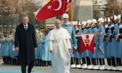 Papa'nın ziyaretinde "tesadüf"ler silsilesine bir yenisi eklendi! Erhan Afyoncu 27 Kasım'ın önemini anlattı