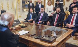 Sarı Kovboy'dan dost olur mu? Masadaki objenin sırrı ne? Kiminle konuştuğunuzu bilin mesajı!