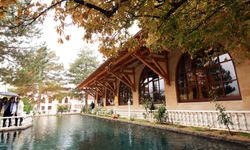 Somuncu Baba Külliyesi sonbahar renklerine büründü