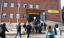 ''Öğrenciler çok hızlı alıştı'' Bu ilçede okullarda zil çalmıyor