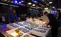 Trabzon’da hamsi bereketi: Fiyatlar düştü, vatandaş doydu!