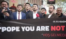 Basın açıklamasında duygulandıran anlar: Vatandaş Saadet Partisi Gençlik Kolları Başkanını alnından öptü?