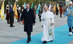 Cumhurbaşkanı Erdoğan, Papa'yı resmi törenle karşıladı...