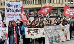 Zorunlu askerlik zor geldi! Gençler sokağa döküldü