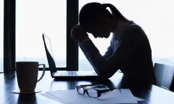 İş dünyasında yeni tehlike çok konuşulacak! “Sessiz çatlama” çalışanları içten içe tüketiyor....Her iki çalışandan biri bunu yaşıyor