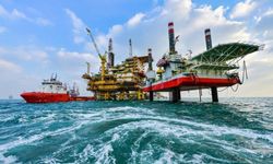 Enerji sektöründe dengeleri sarsacak keşif: O ülkede denizden altından sonra petrol fışkırmaya başladı!