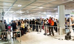 Avrupa'da EES çilesi: Kuyruklar 3 saati aştı!