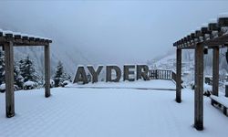 Ayder Yaylası, kar yağışının ardından beyaza büründü