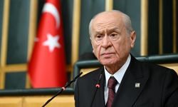 Bahçeli’den yüksek tonda papa eleştirisi… “Sınırları aşan gösteri” “Gizli propagandaya izin vermeyiz”