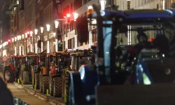 Brüksel'de AB Liderler Zirvesi sırasında çiftçilerden traktörlü protesto