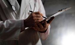 Yabancı sağlık çalışanları, göçmen karşıtlığı ve ırkçılık nedeniyle İngiltere'den ayrılıyor