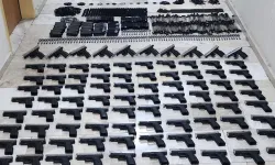 Emniyetten nokta atışı: Bir otomobilden 90 adet tabanca çıktı!
