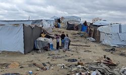 Kış yüzünü gösterdi, Gazzeliler perişan! Şiddetli yağış nedeniyle Gazze Şeridi'nde binlerce çadır su altında kaldı