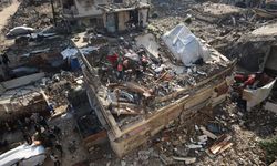 Gazze'yi bu kez şiddetli yağış vurdu! Şiddetli yağış nedeniyle çöken evin enkazından ikisi çocuk 6 kişi kurtarıldı