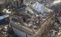 Gazze'de kış savaştan farksız: Fırtına binayı yıktı, abluka yardımı engelliyor