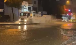 Gece yarısı İstanbul'da yollar göle döndü!