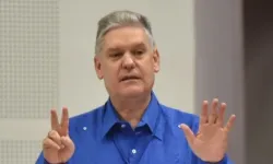 Küba'nın Eski Ekonomi Bakanı Fernandez'e casusluktan ömür boyu hapis cezası verildi