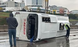 Maltepe’de Havalimanı Servis Minibüsü Devrildi: 22 Yolcu Yaralandı