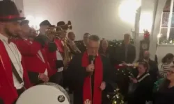 Bu haberi neden yaptığımızı anlamayan yoktur herhalde?! All Saints Moda Kilisesi’nde Hrıstiyanlar coşku içinde Noel kutladı