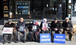 Muş'ta evlat nöbetindeki aileler DEM Parti binası önünde eylemlerini sürdürdü