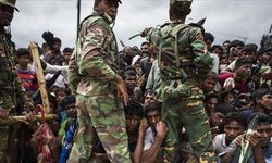 Myanmar ordusu Arakan’da katliam yaptı