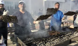 Katılımcılar hamsiye doydu! Sinop'ta şenlikte katılımcılara 1 ton hamsi ikram edildi