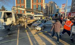 Şişli'de katliam gibi kaza! Otomobil durağa daldı: 2 ölü, 5 yaralı