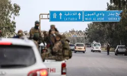 Suriye karıştı! Sahil bölgesi ile bazı kesimlerinde federasyon talebiyle düzenlenen gösterilerde 1 güvenlik görevlisi öldü