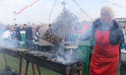 Katılımcılar hamsiye doydu! Tekirdağ'da vatandaşlara 3 ton hamsi ikram edildi