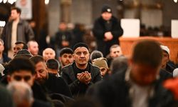 'Üç Aylar'ın müjdecisi Regaip Kandili’nde camiler doldu: Eller semaya açıldı