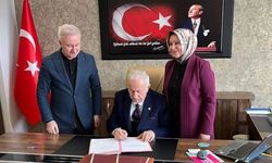 Altın çerçeveli fermanı okula kim hediye etti? Necmettin Erbakan'la birlikte yol yürüyen isim! köşesine çekilmedi, Adeta Thin Thank gibi çalışıyor!