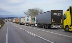 Yunanistan'daki çiftçi eylemi, Avrupa'ya tır geçişlerini felç etti!