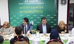 Saadet Partisi Genel Başkanı Mahmut Arıkan, Ramazan ayının ilk iftarını yetimlerle a&ccedil;tı