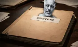 Bilinen çirkinliklerinin ötesinde… Öyle bir ‘Halt’a daha imza atmış ki!...  İşte Epstein'in bir günah galerisi daha! Tam bir pislik