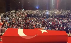 Kadir İnanır'ın cenaze töreninde ortalık karıştı! Kenan Evren görüntülerine kalabalık tepki gösterdi