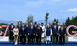 G-7 nasıl kamufle edilir sorusunun cevabı: İtalya Başbakanı Meloni sigarayı bırakmış! Şu işe bakın... Tam bir küresel emperyalist oluşum! G-7 nedir peki? İşte sorunun cevabı...