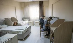 Öğrenci okumaya çalışırken, zamlar artmaya devam ediyor
