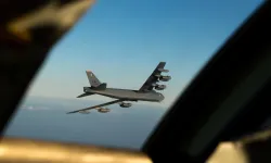 İran'ı bombalamıştı... B-52 bombardıman uçağı California'da düştü