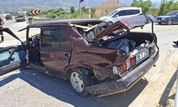 İzmir'de su tankeri ile çarpışan otomobilin sürücüsü ağır yaralandı