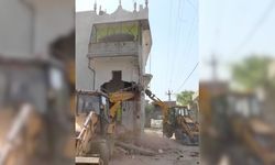 Bu İslam düşmanlığı nereye kadar! Hepsi bahane, cami düşmanlığı şahane! Hindistan'da bir cami daha yıkıldı! Başbakan Narendra Modi neyin peşinde?