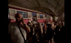 İstanbul M4 metrosunda korku dolu anlar: Raydan çıktı