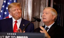Washington’da akıl tutulması: Çelişkiler kralı Trump’a ABD’li Senatörden skandal 'Tanrı' benzetmesi!