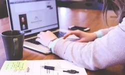 Oturarak çalışanlar bu habere dikkat! Milyonları ilgilendiren sağlık haberi! 30 dakikadan uzun süre kesintisiz oturmak…