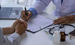 Doktor, ebe ve hemşirelerin hastalanma lüksü yok! Hastalanan hekim, ebe ve hemşire işini kaybediyor! Aile Hekimliği Sözleşme ve Ödeme Yönetmeliği değişmeli