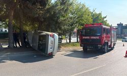 Bakırköy'de kaldırıma çarpıp takla atan otomobilin sürücüsü yaralandı