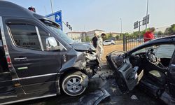 Bingöl'de korkunç kaza: İşçi minibüsü otomobille çarpıştı