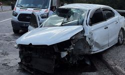 Bursa'da kaza yapan otomobildeki 5 kişi yaralandı