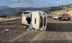 Elazığ'da devrilen pikaptaki 3 kişi yaralandı