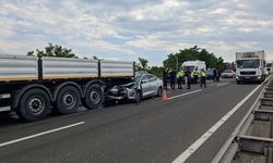 Karabük'te tıra çarpan otomobildeki 1 kişi öldü, 8 kişi yaralandı